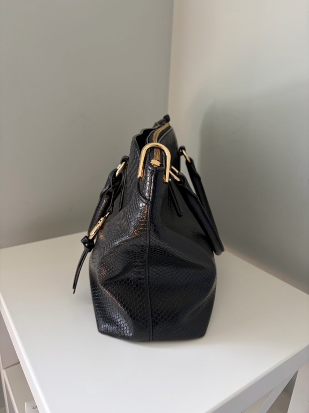 Michael Kors Large Elson Satchel - Picture 4 of 15